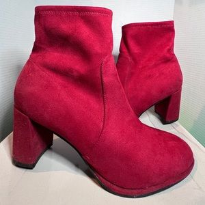 Marc Fisher Fluzzy Red Velvet Fluzzy size 9